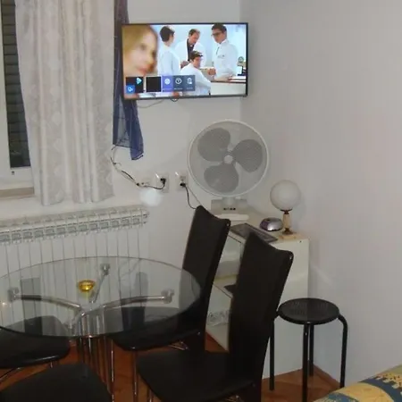In Mit Grill, Terrasse Und Garten Apartment Vodice